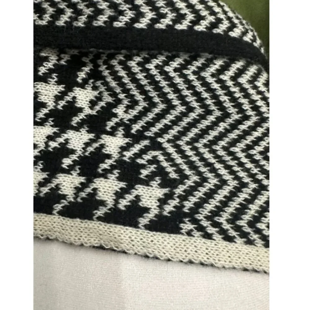 Unisex Black & White Knit Scarf – Herringbone & Houndstooth Pattern Winter Wrap